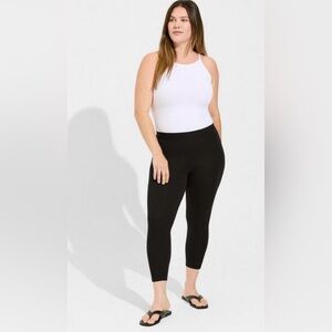 Torrid/ Crop Comfort Waist Premium Legging/ Black / Torrid size 2